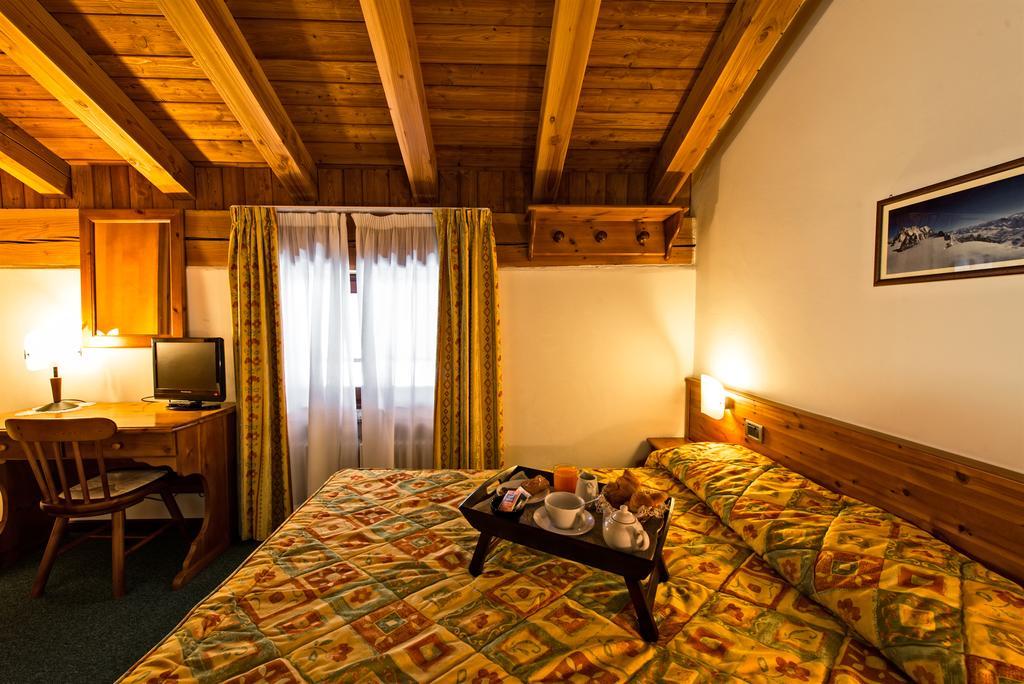 Hotel Beau Site Brusson Bagian luar foto