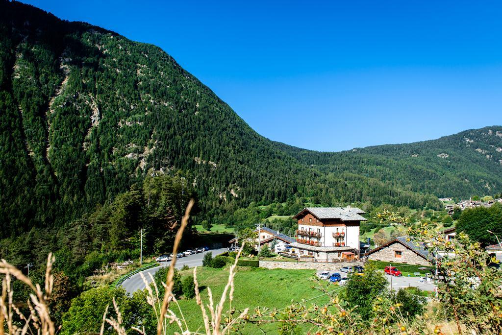 Hotel Beau Site Brusson Bagian luar foto