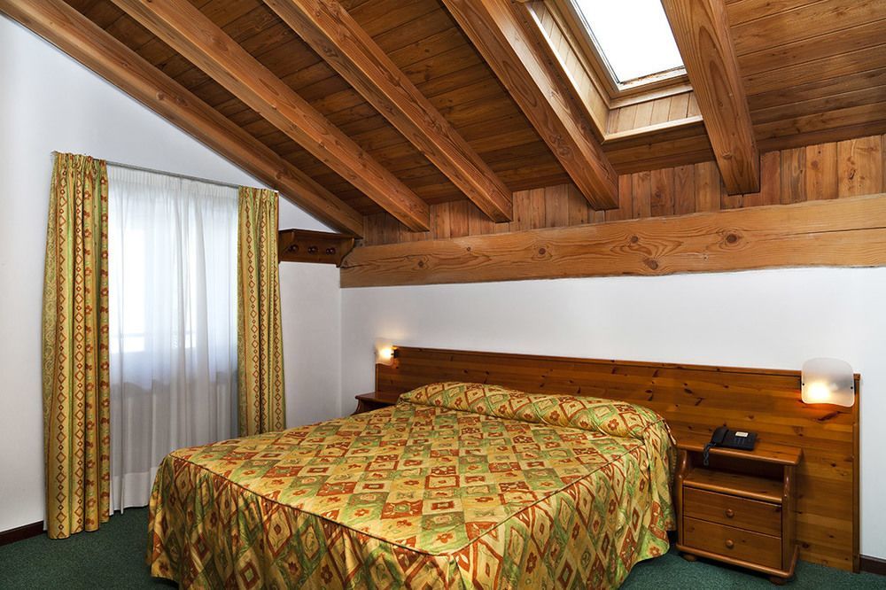 Hotel Beau Site Brusson Bagian luar foto